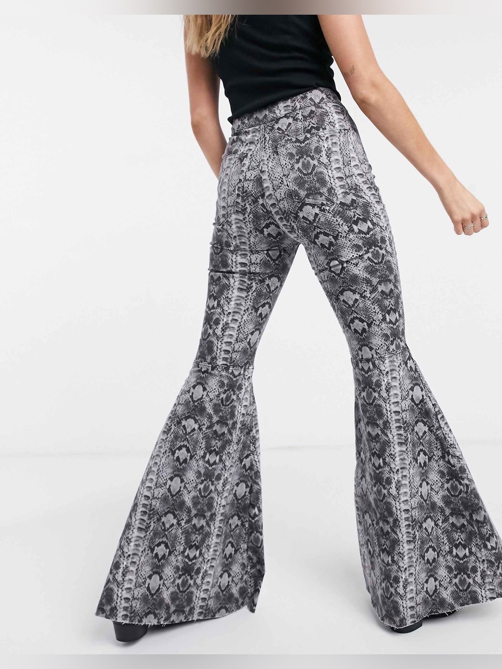 We The Free Just Float On Flare Snake Print Jeans - Picture 2 of 11